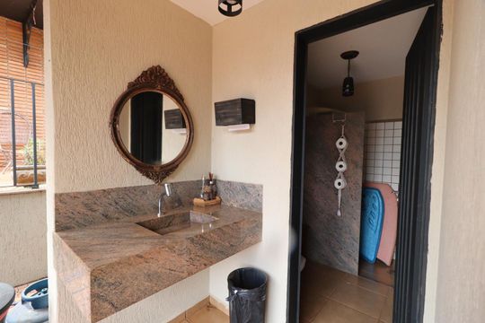 Banheiro da Área comum - Piscina de casa para alugar com 7 quartos, 560m² em Republica, Ribeirão Preto
