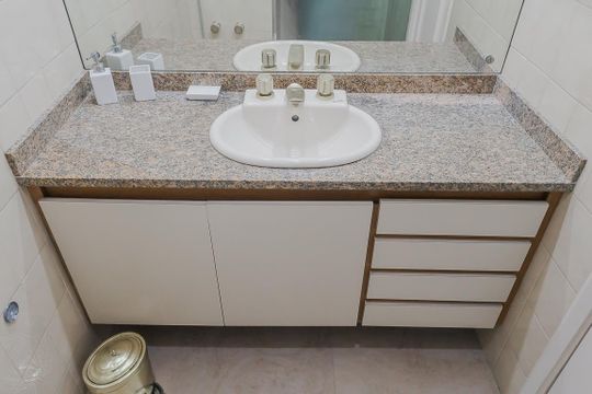 Banheiro Social de apartamento para alugar com 3 quartos, 108m² em Cerqueira César, São Paulo