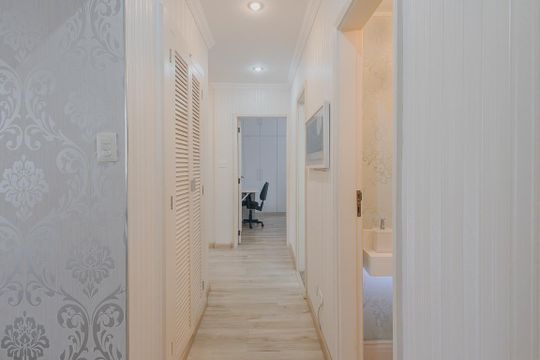 Corredor de apartamento para alugar com 3 quartos, 108m² em Cerqueira César, São Paulo
