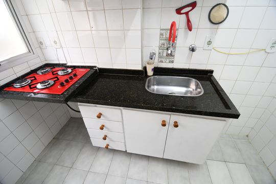 Cozinha de apartamento à venda com 1 quarto, 54m² em Cambuí, Campinas