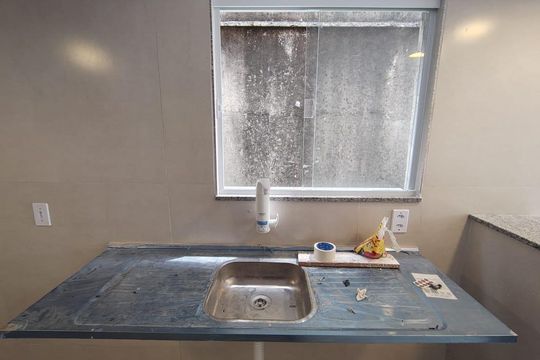 Cozinha de casa de condomínio à venda com 1 quarto, 45m² em Taquara, Rio de Janeiro