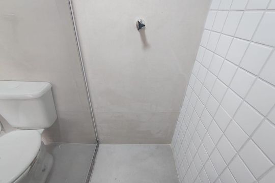 Banheiro de casa de condomínio à venda com 1 quarto, 45m² em Taquara, Rio de Janeiro