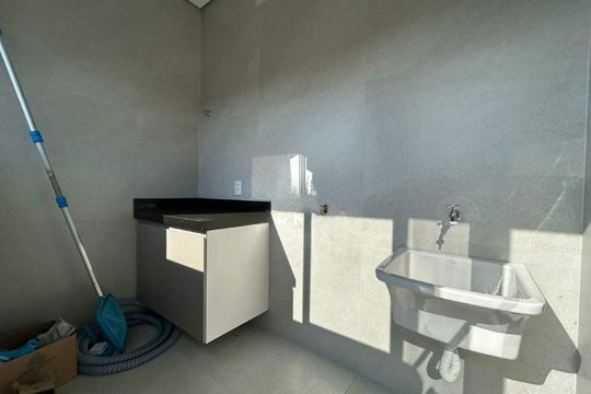 Casa à venda com 3 quartos, 179m² em Jardim America II, Valinhos