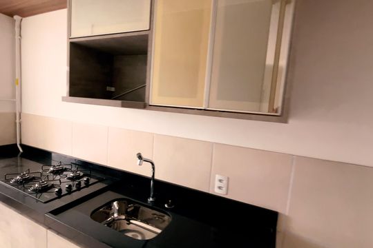 Cozinha de apartamento para alugar com 2 quartos, 49m² em Jacarepaguá, Rio de Janeiro