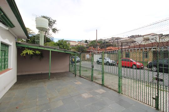 Garagem de casa para alugar com 2 quartos, 80m² em Vila Vitorio Mazzei, São Paulo