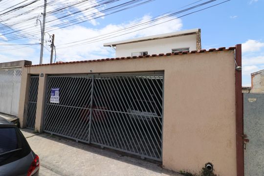 Fachada de casa à venda com 4 quartos, 279m² em Pestana, Osasco