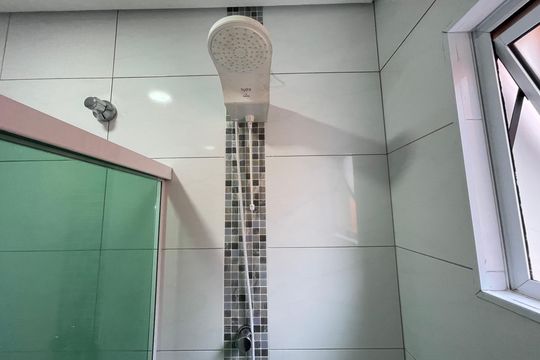 Banheiro do Quarto 2 de casa à venda com 3 quartos, 165m² em Jardim das Vertentes, São Paulo