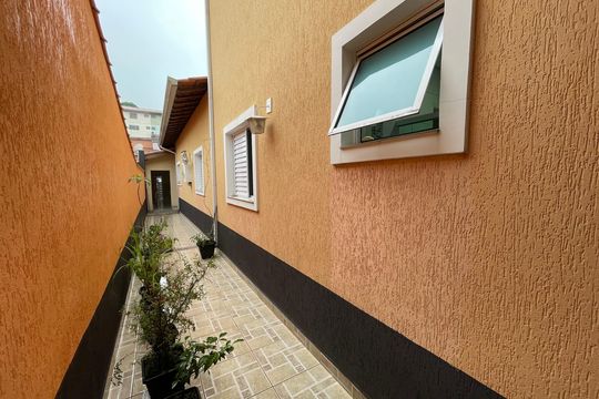 Corredor externo de casa à venda com 3 quartos, 165m² em Jardim das Vertentes, São Paulo