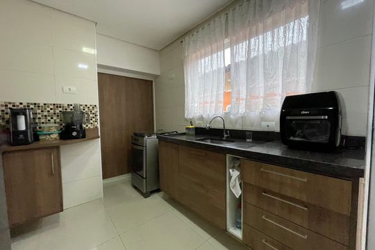 Cozinha de casa à venda com 3 quartos, 165m² em Jardim das Vertentes, São Paulo