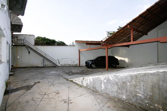 Garagem de casa à venda com 3 quartos, 150m² em Calafate, Belo Horizonte