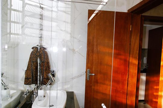 Banheiro 2 de casa à venda com 3 quartos, 150m² em Calafate, Belo Horizonte