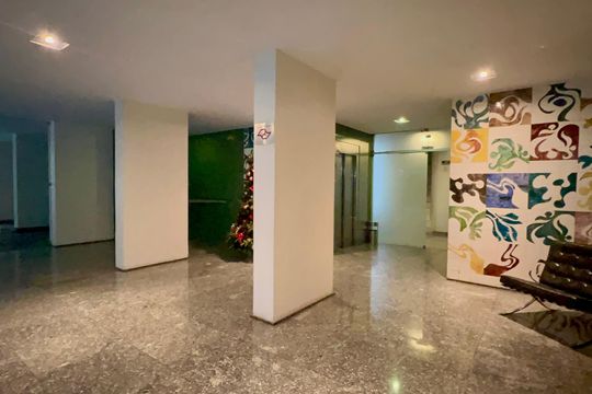 Hall de entrada de apartamento à venda com 3 quartos, 180m² em Jardim Paulista, São Paulo