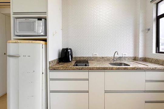 Cozinha de apartamento para alugar com 1 quarto, 70m² em Jurerê, Florianópolis