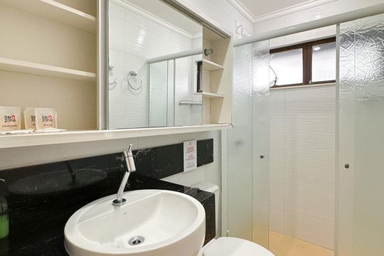 Banheiro Social de apartamento para alugar com 1 quarto, 70m² em Jurerê, Florianópolis