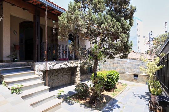 Entrada de casa à venda com 3 quartos, 360m² em Palmares, Belo Horizonte