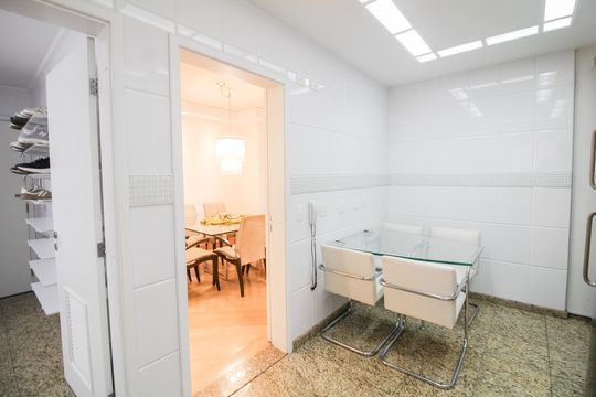 Cozinha de apartamento à venda com 4 quartos, 168m² em Vila Regente Feijó, São Paulo