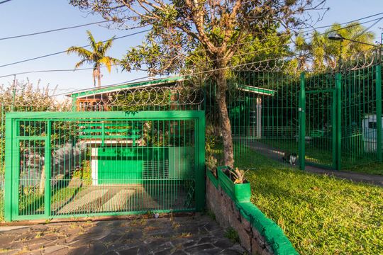 Fachada de casa para alugar com 4 quartos, 400m² em Santa Tereza, Porto Alegre