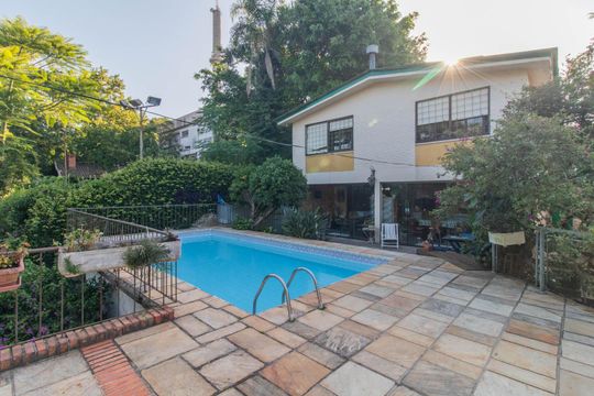 Quintal de casa para alugar com 4 quartos, 400m² em Santa Tereza, Porto Alegre