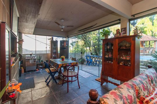 Churrasqueira de casa para alugar com 4 quartos, 400m² em Santa Tereza, Porto Alegre