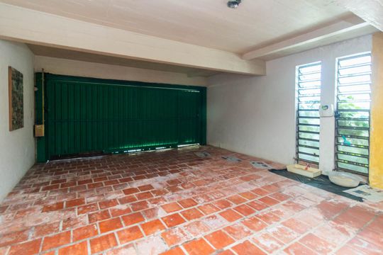 Garagem de casa para alugar com 4 quartos, 400m² em Santa Tereza, Porto Alegre