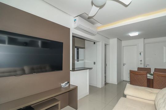 Sala de apartamento à venda com 1 quarto, 49m² em Passo da Areia, Porto Alegre