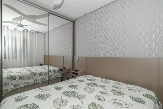 Quarto de apartamento à venda com 1 quarto, 49m² em Passo da Areia, Porto Alegre