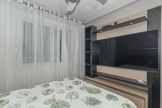 Quarto de apartamento à venda com 1 quarto, 49m² em Passo da Areia, Porto Alegre