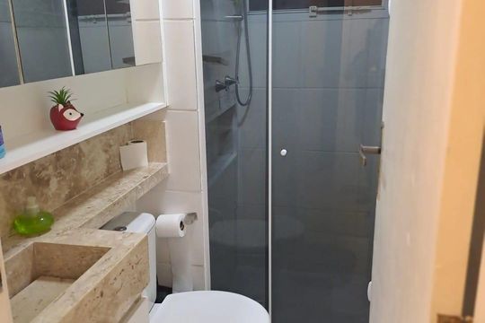 Banheiro de apartamento para alugar com 2 quartos, 45m² em Recreio dos Bandeirantes, Rio de Janeiro