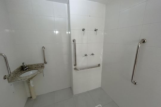 Banheiro de apartamento à venda com 1 quarto, 45m² em Água Santa, Rio de Janeiro