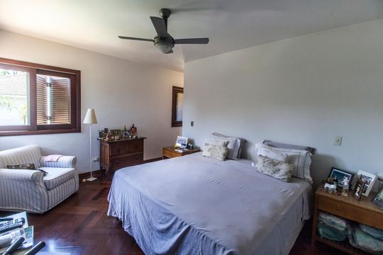Suíte master de casa de condomínio para alugar com 4 quartos, 450m² em Residencial Onze (alphaville), Santana de Parnaíba