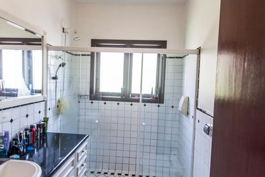Banheiro de casa de condomínio para alugar com 4 quartos, 450m² em Residencial Onze (alphaville), Santana de Parnaíba