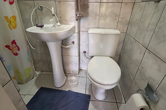 Banheiro da Suíte 1 de casa à venda com 4 quartos, 300m² em Três Figueiras, Porto Alegre