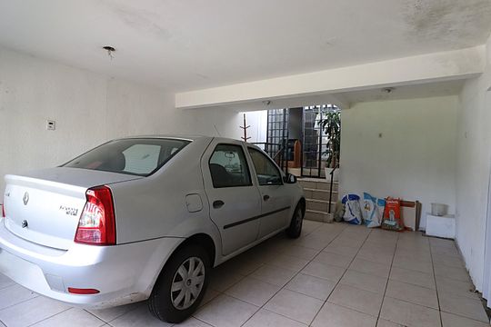 Garagem de casa à venda com 4 quartos, 300m² em Três Figueiras, Porto Alegre