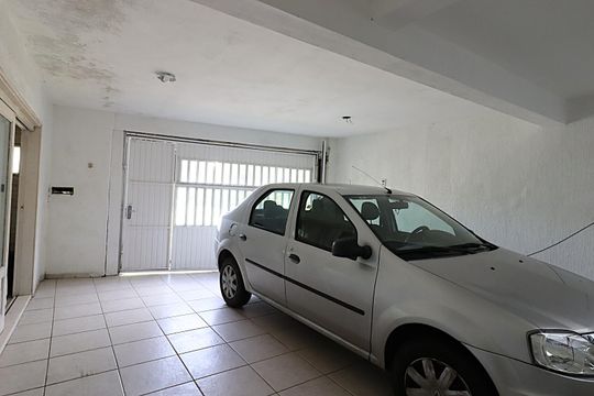 Garagem de casa à venda com 4 quartos, 300m² em Três Figueiras, Porto Alegre