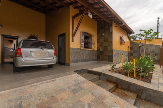 Entrada de casa à venda com 5 quartos, 200m² em Itatiaia, Belo Horizonte