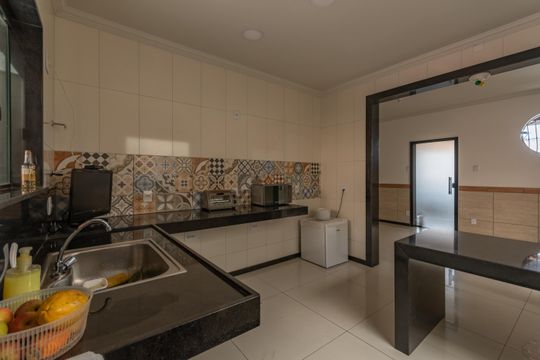 Cozinha de casa à venda com 5 quartos, 200m² em Itatiaia, Belo Horizonte