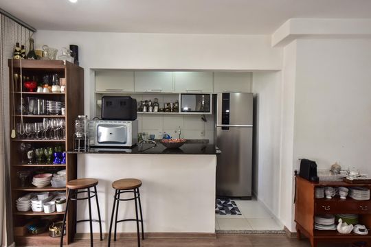 Cozinha de apartamento à venda com 2 quartos, 64m² em Vila Suzana, São Paulo