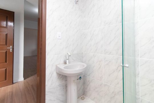 Banheiro de apartamento para alugar com 2 quartos, 100m² em Vila Nova, Porto Alegre