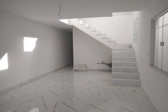 Casa à venda com 4 quartos, 222m² em Piratininga, Niterói
