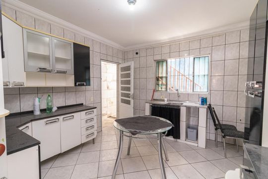 Cozinha de casa à venda com 3 quartos, 125m² em Jardim Verônia, São Paulo