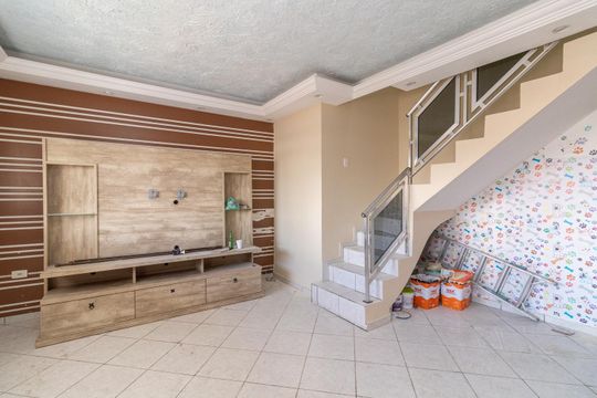 Sala de casa à venda com 3 quartos, 125m² em Jardim Verônia, São Paulo