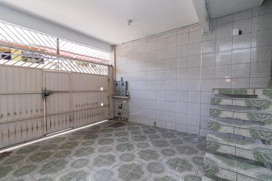 Garagem de casa à venda com 3 quartos, 125m² em Jardim Verônia, São Paulo