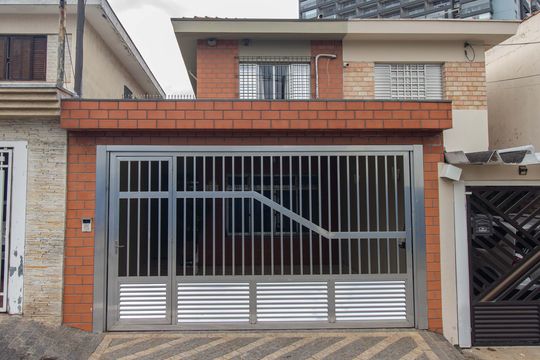 Fachada de casa à venda com 4 quartos, 150m² em Vila Dom Pedro I, São Paulo