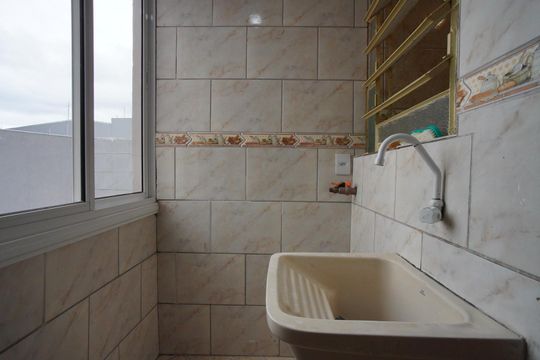 Cozinha e Área de Serviço de apartamento à venda com 2 quartos, 62m² em Navegantes, Porto Alegre