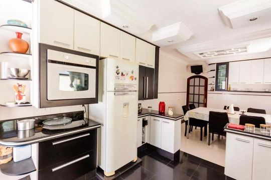 Casa à venda com 3 quartos, 380m² em Parque Jaçatuba, Santo André