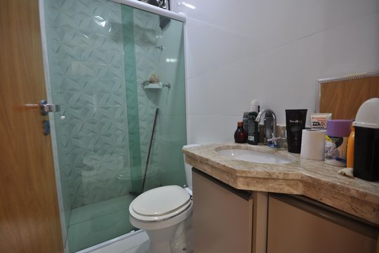 Banheiro de kitnet/studio à venda com 2 quartos, 37m² em Vila Guilherme, São Paulo