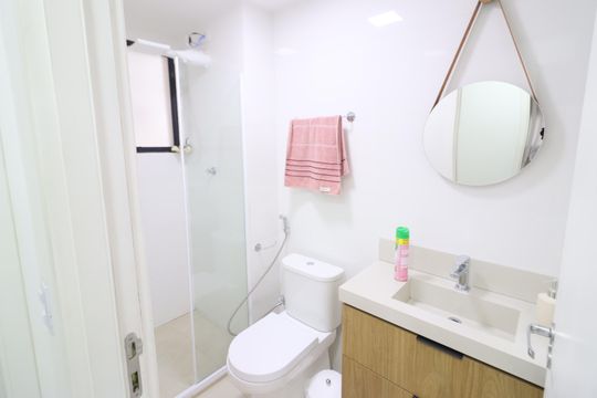 Banheiro de apartamento à venda com 2 quartos, 48m² em Padroeira, Osasco