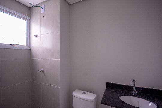 Banheiro  de apartamento à venda com 1 quarto, 24m² em Vila Nair, São Paulo
