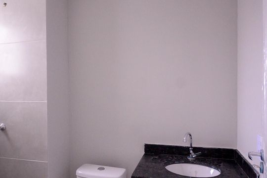 Banheiro de apartamento à venda com 1 quarto, 24m² em Vila Nair, São Paulo