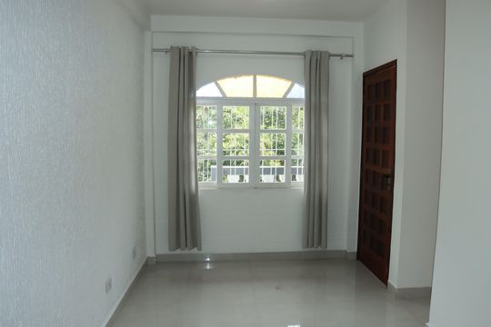 Casa para alugar com 2 quartos, 350m² em Jardim Novo Embu, Embu das Artes